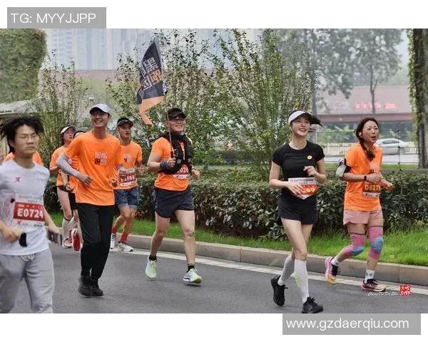 成都攀岩队在城市马拉松中的团队协作表现精彩点评与分析